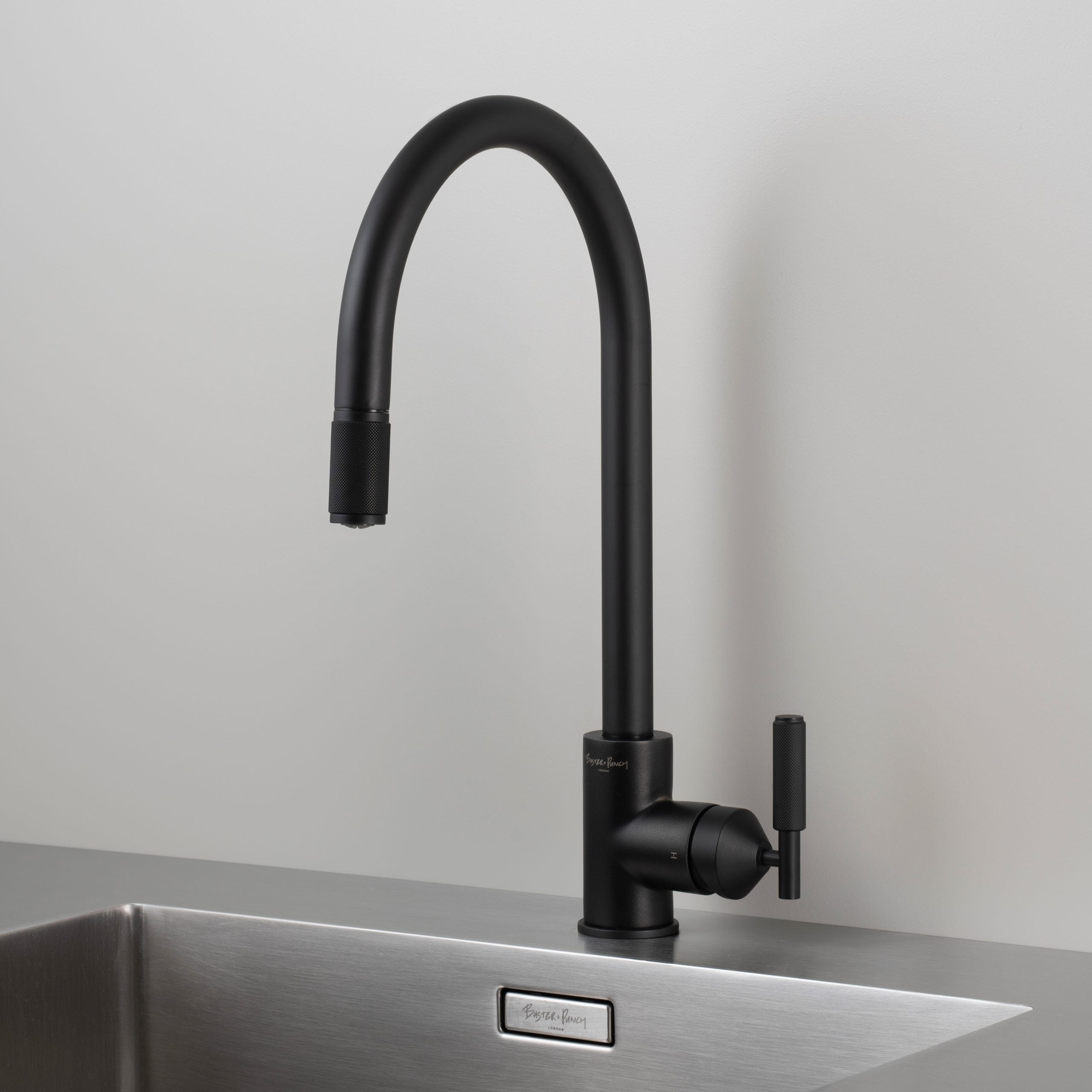 Buster + Punch Kitchen Faucet / Pull-Out Mixer / Linear