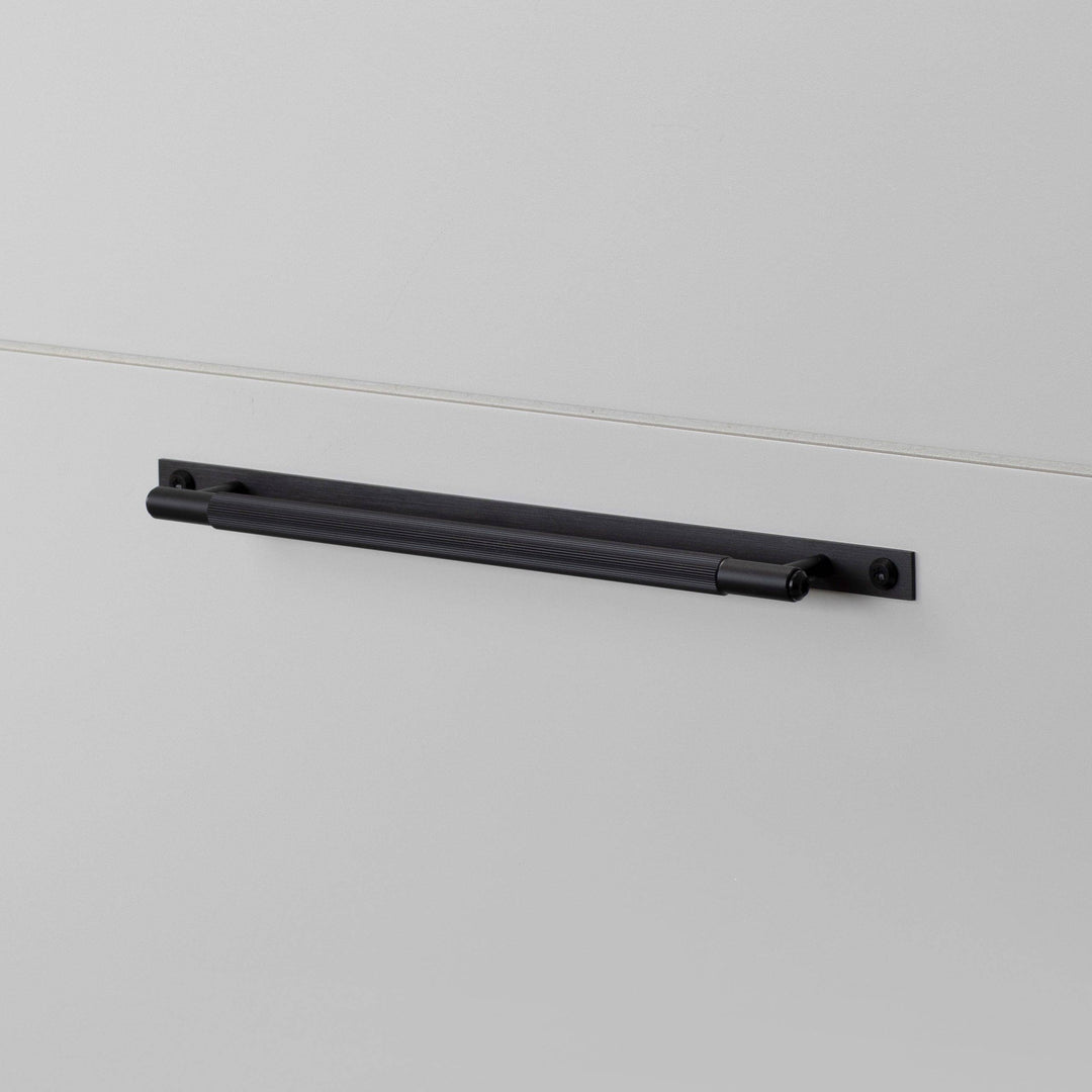 Buster + Punch Pull Bar | Plate | Linear