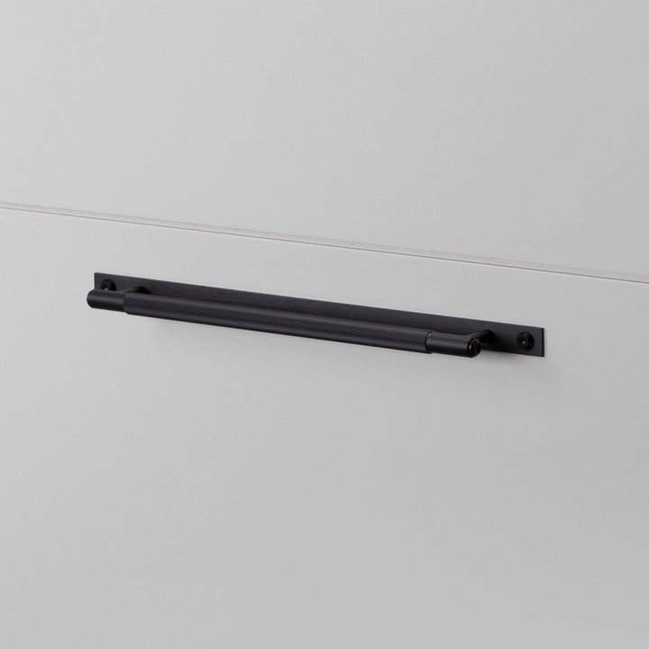 Buster + Punch Pull Bar | Plate | Linear